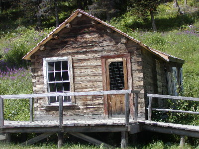 picture of old cabin